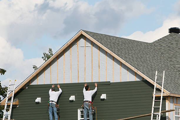 Professional Siding Contractor technician working in Leesburg, OH